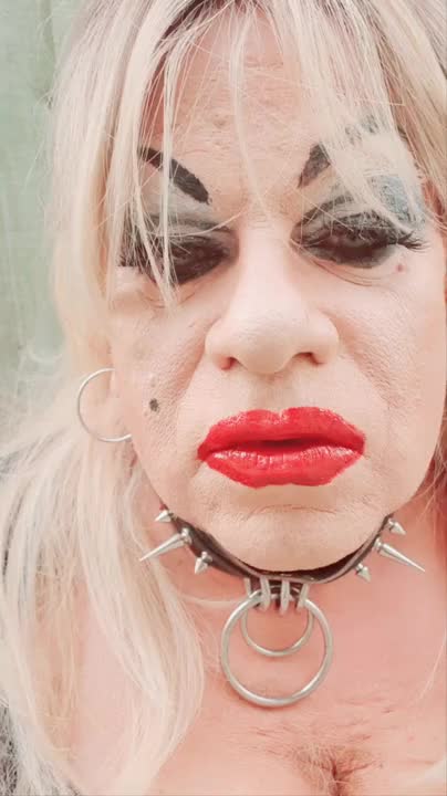 Watch smoking tranny chav red lipstick Shemale Porn Videos | TranSexBig.