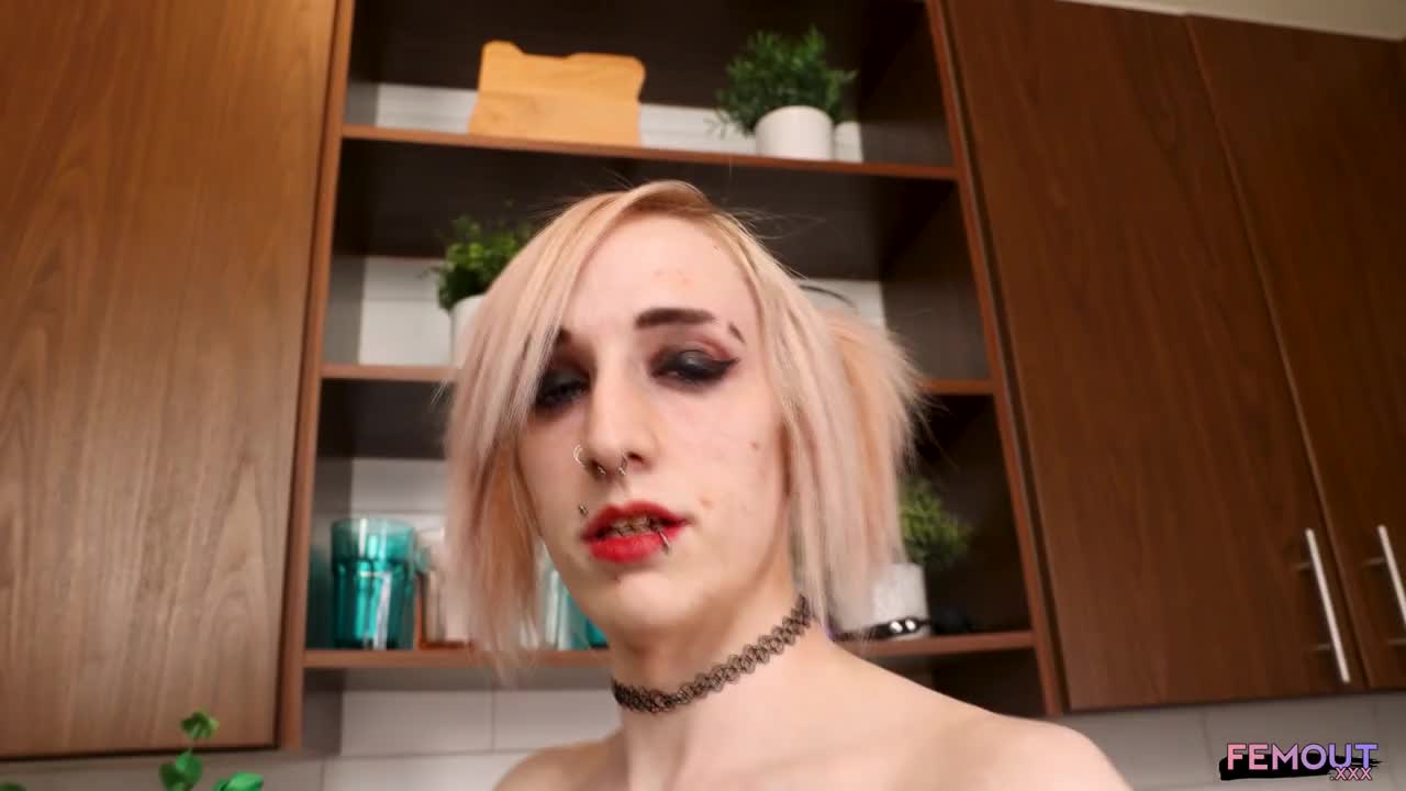 Watch FEMOUT XXX: ElleighBean Turns On Shemale Porn Videos | TranSexBig.