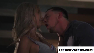 juggs tranny licks with analed by her bf