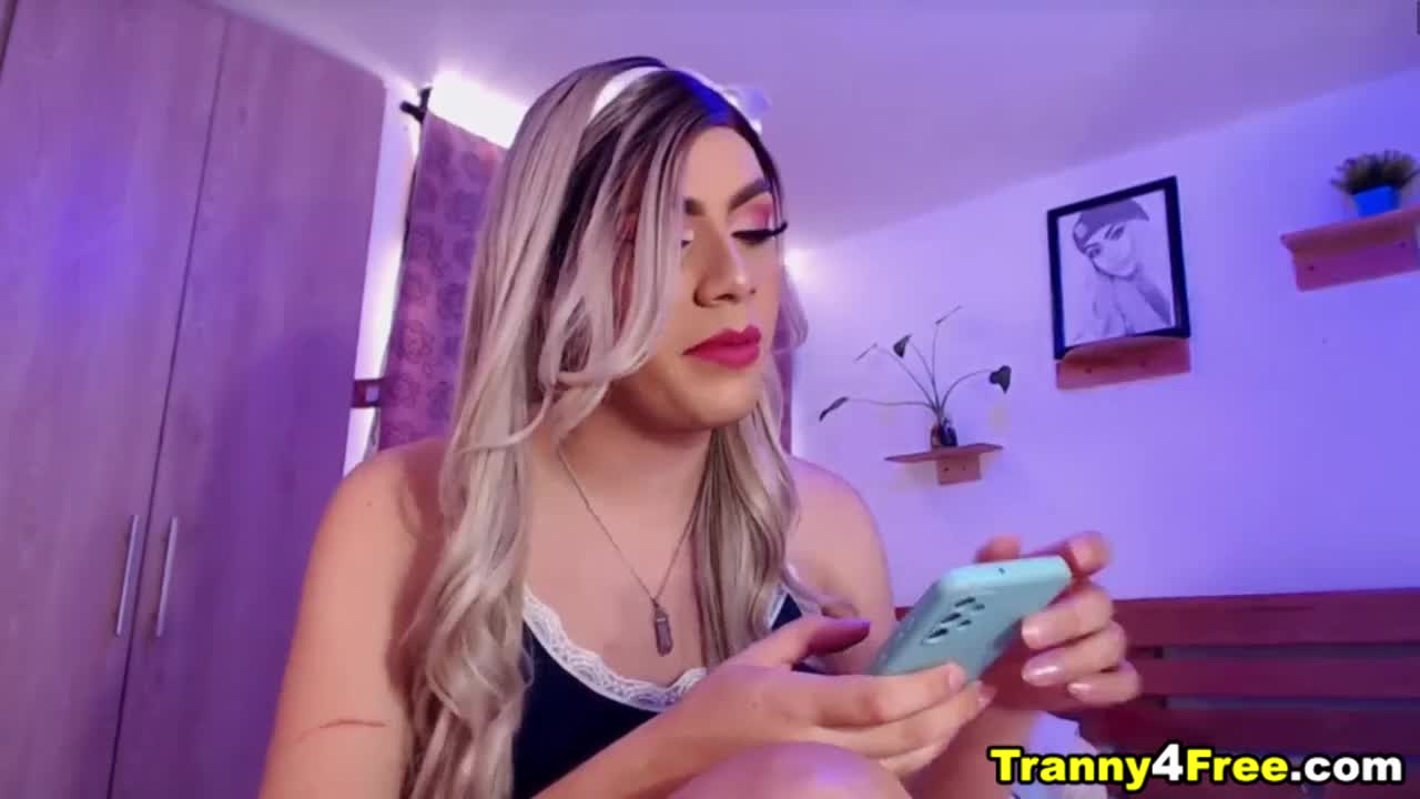 Watch Playful Tgirl Loves To Faps Her Hard Dick Shemale Porn Videos | TranSexBig.