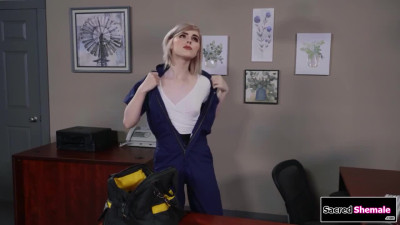 Blonde maintenance tgirl Ella Hollywood barebacked by a guy