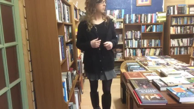 Crossdresser flashing in bookstore