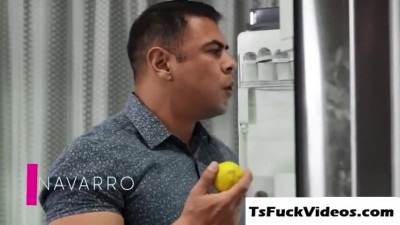 juggs shemale korra del rio facefucks a man with is bar