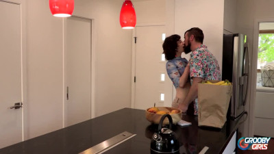 GROOBYGIRLS: Serena Bubbles Takes It Raw