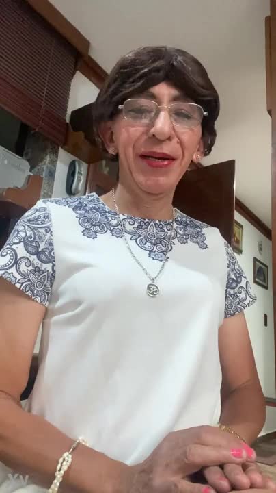 Watch Enviando saludos en la ropa de mi mujer y bien maquilla Shemale Porn Videos | TranSexBig.