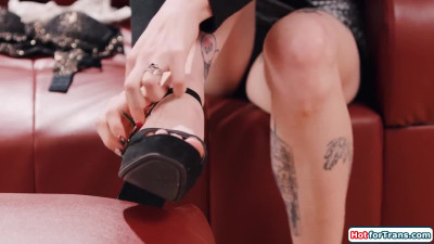 Trans Shiri Allwood licks and banging her costar Lydia Black