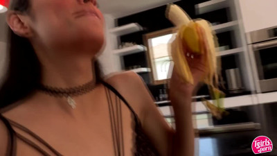 TGIRLS PORN: Lola And Zariah Get Together