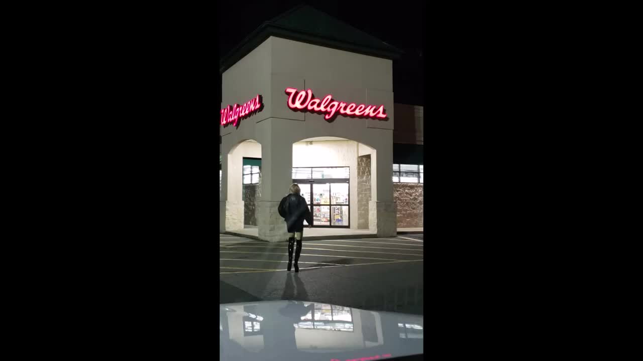 Watch DeeDee Out for the Night Shemale Porn Videos | TranSexBig.