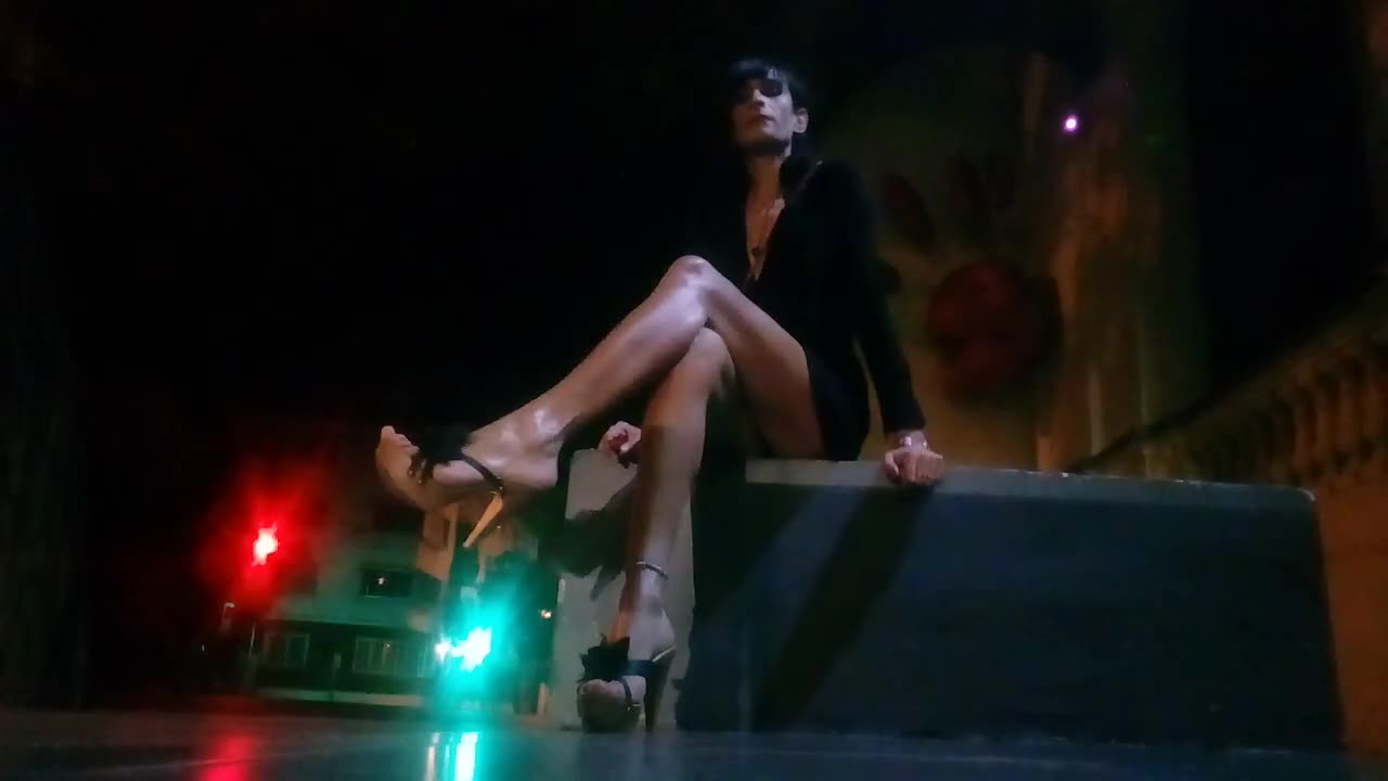 Watch FerLaFemme - Oiled legs on citynight Shemale Porn Videos | TranSexBig.