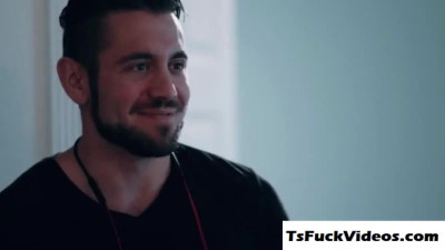 Tranny cutie Lena Moon stretches asshole for stepbros d