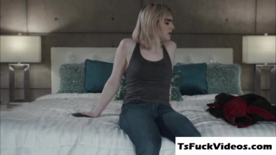 Tranny beauty Ella Hollywood sucks Dante Colles dick in