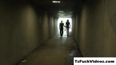 Tranny beauty Casey Kisses s on a bigdick