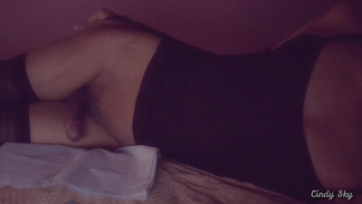 Sensual Cindy Sky is cummnig just after pre-cum