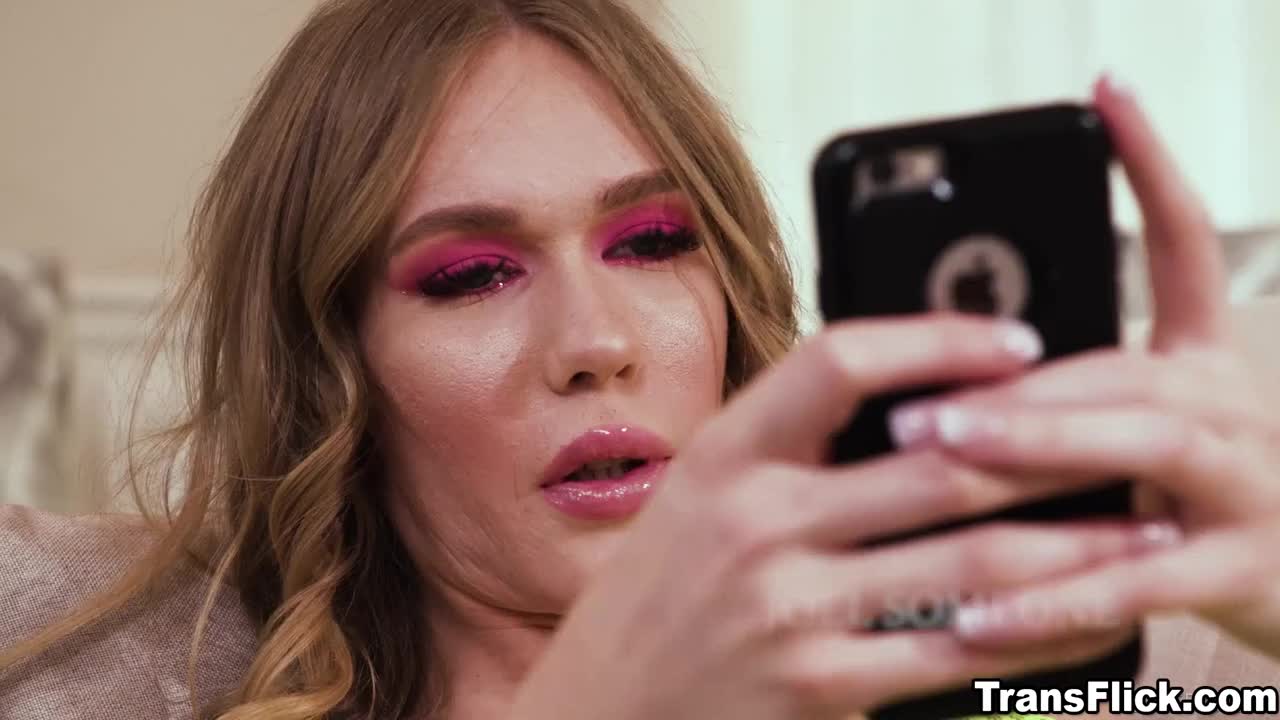 Watch Joel has an affair with super hot Crystal Thayer Shemale Porn Videos | TranSexBig.