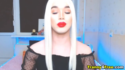 Awesome Shemale Masturbate On Cam