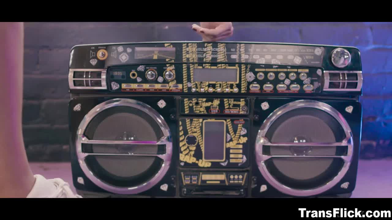 Watch Chick Kenzie is craving for a transgender cock Shemale Porn Videos | TranSexBig.