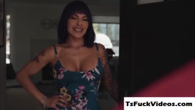 asses tgirl Foxxy sucks plumpers dick and geTranny nail