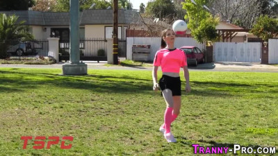 Trans babe gets anally fucked