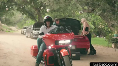 Blonde tbabe Aubrey Kate fucks brunette babe Gia Paige outdoor