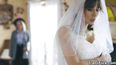 Photographer with the bride gets heated during their photoshoot