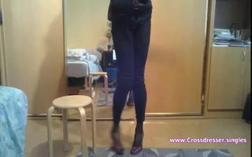 Crosdreser Gets Dirty on Webcam