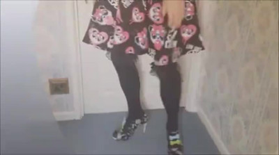 Tranny PrettyKitty eats her cum frm a cndm