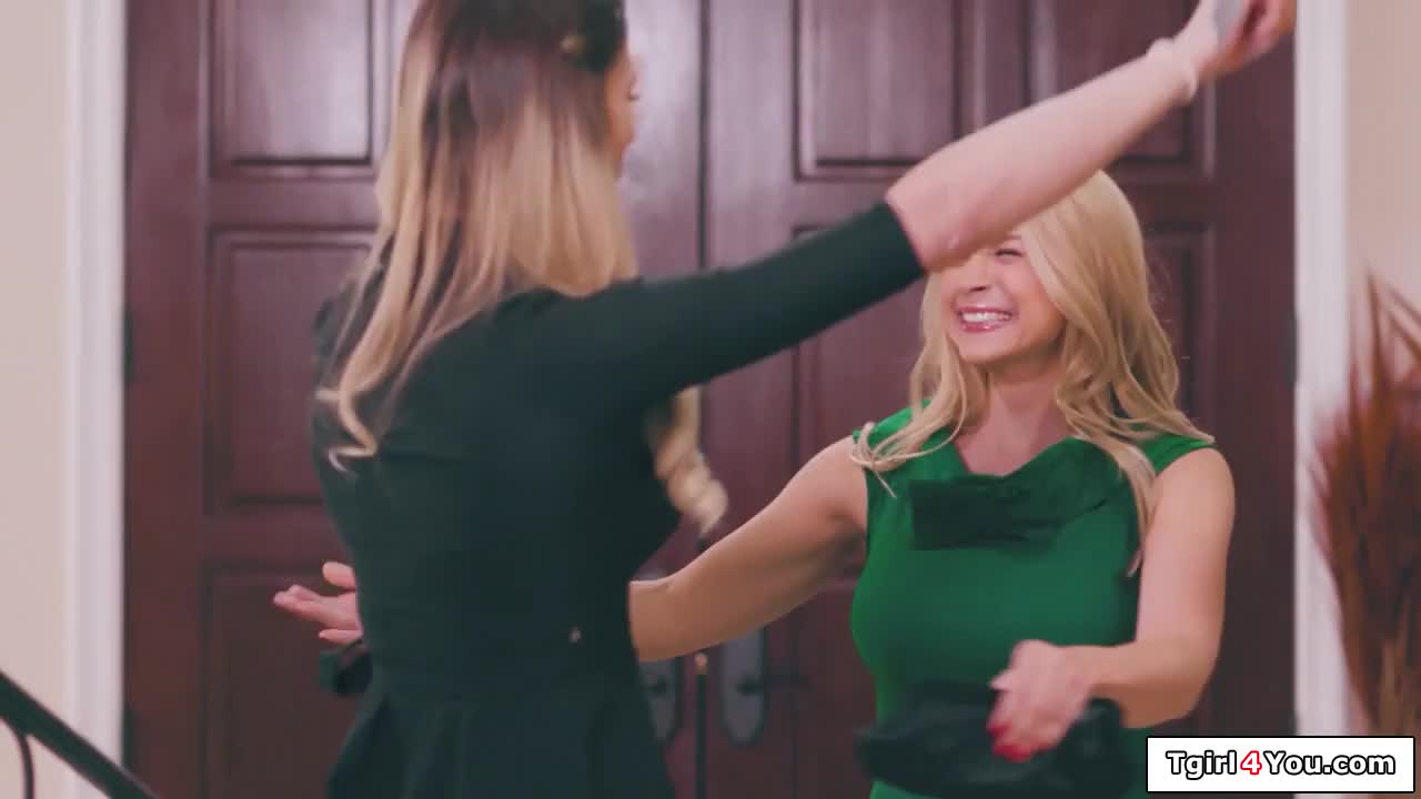 Watch Cheating shemale Casey Kisses licks and fucks a milfs pussy Shemale Porn Videos | TranSexBig.