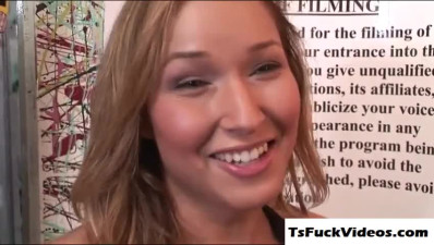 Hot tranny Khloe Hart screwed in ass