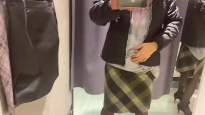 Masturbating in the changing room while shopping