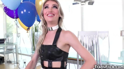 Superstar Katrina Jade lewdly rims Luna Loves butthole and stuffs her rectum with a toy