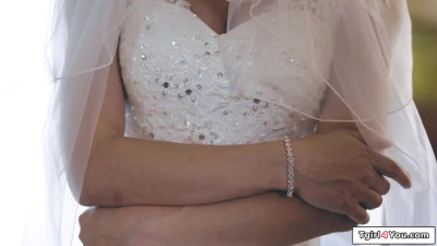 Latina trans bride Korra Del Rio fucks a girl photographer