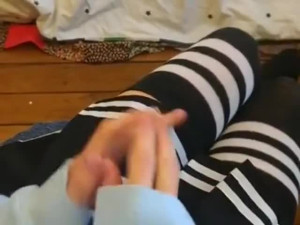 sexy Crossdressing Femboy Shows you how he Gets off sur