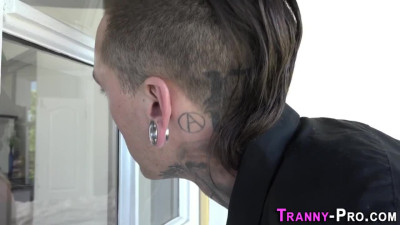 Trans hooker gets facialized