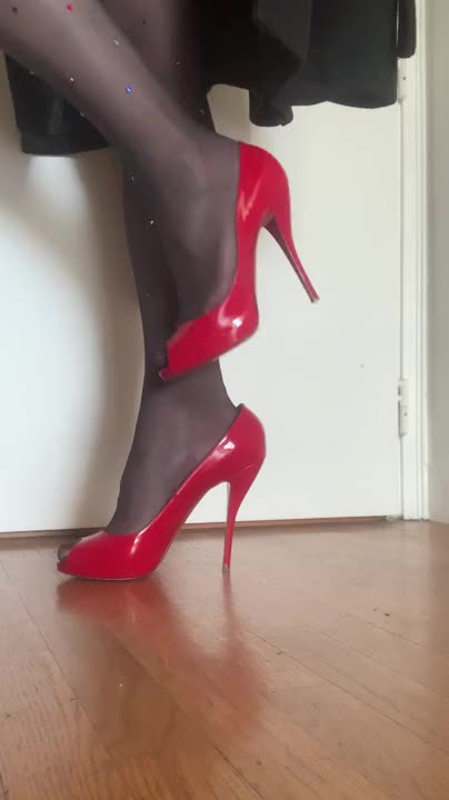 Watch Sexy panty hose and red high heels : On your knees, suck my crossdresser feet ! Shemale Porn Videos | TranSexBig.
