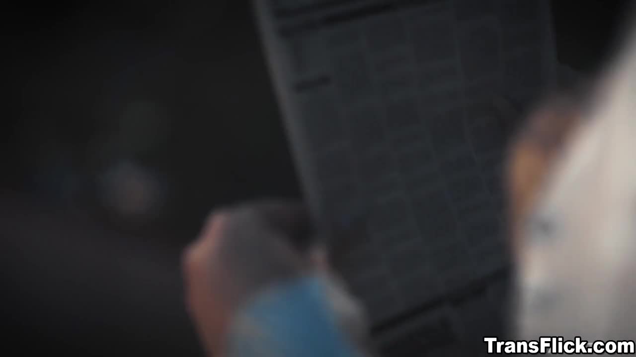 Watch Daisy agrees without hesitation to be Siri's muse Shemale Porn Videos | TranSexBig.