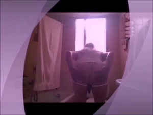 Lara stretches her asscunt