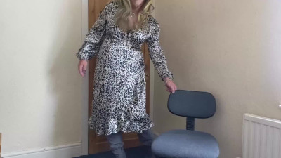 Secretary Trying to Stand out