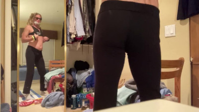 Lunch Upskirt with Blondelegs69