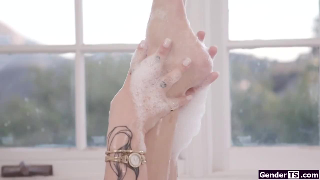 Watch Busty tgirl Daisy Taylor 69 and bareback anal rides husband Shemale Porn Videos | TranSexBig.