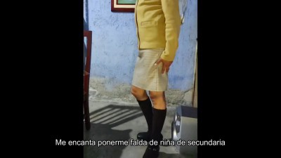 Puto se pajea con uniforme de colegiala de secundaria tecnica