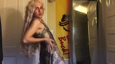 Ladytheremin dancing