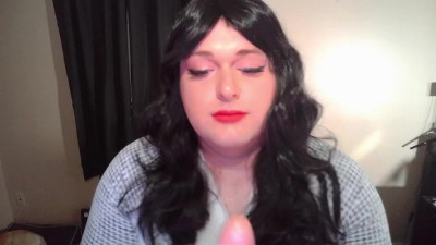 CD practicing her sucking skills on a dildo