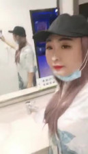 电影院女卫生间忍不住自慰