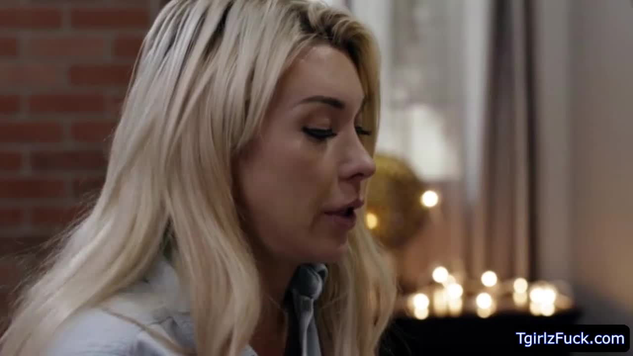 Watch Big assed tbabe Aubrey Kate teases handsome Lance Hart Shemale Porn Videos | TranSexBig.