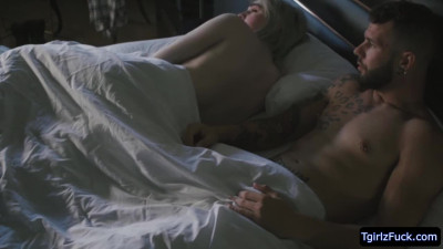 Slim pretty tgirl Ella Hollywood sucks Johnnys hard dick