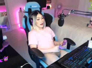 Hot teen ladyboy uses vibrating toys to make a hot mess