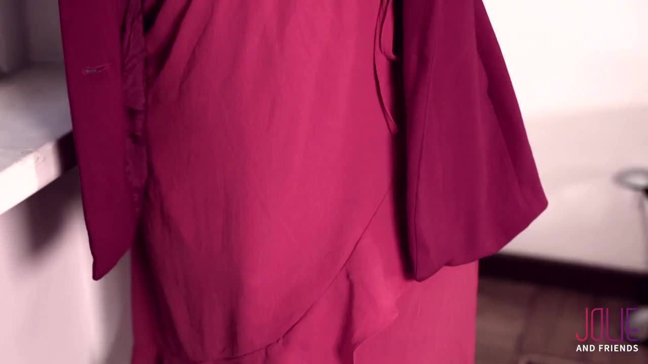 Watch BIA MASTROIANNI ENJOYING BLOWJOB AND TITFUCKING Shemale Porn Videos | TranSexBig.