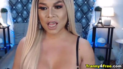 Horny Beautiful Tranny On Webcam