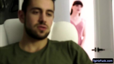 Slender ts Natalie Mars masturbates shecock while sucking Dante
