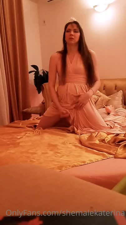 Watch Ukranian babe has a nice wank in bed Shemale Porn Videos | TranSexBig.